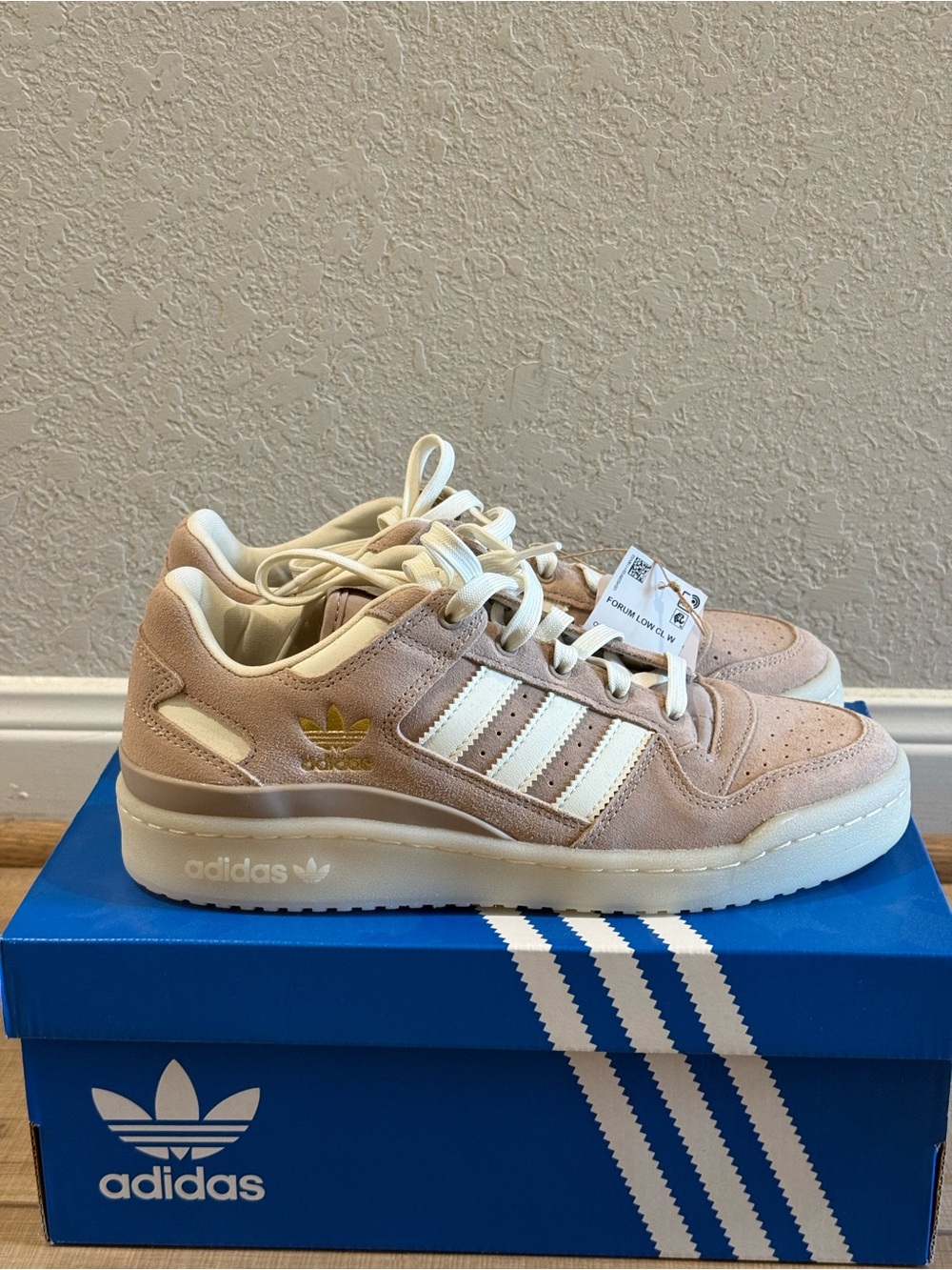 Adidas Forum Low Beige/White Suede Low-Top Lace-up Sneakers New with Tag and Box
